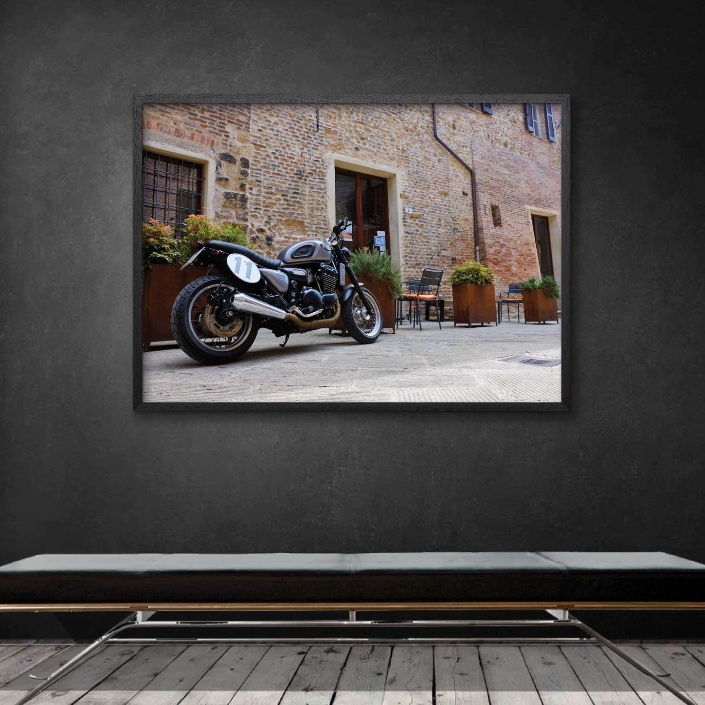 Byplakat med en parkeret Triumph i Città della Pieve