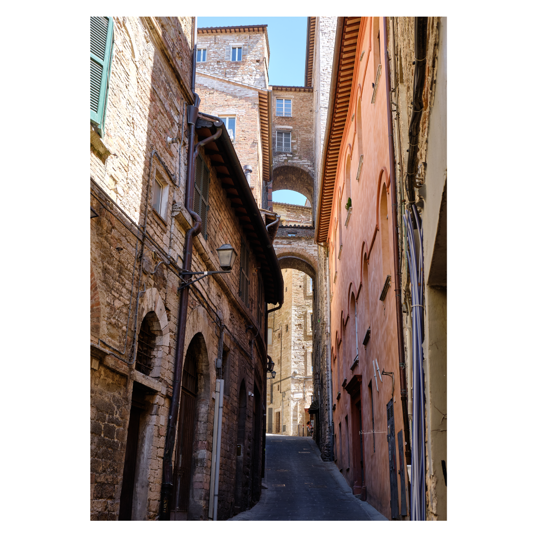 Italien plakat med gadebillede fra Perugias gamle bydel