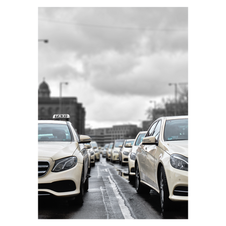 Berlin plakat med lange rækker af gule taxier
