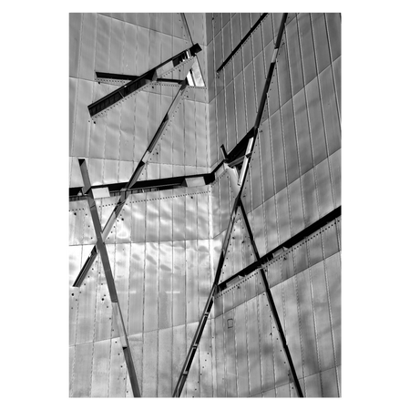Sort-hvid berlin plakat med det jødiske museums metal facader