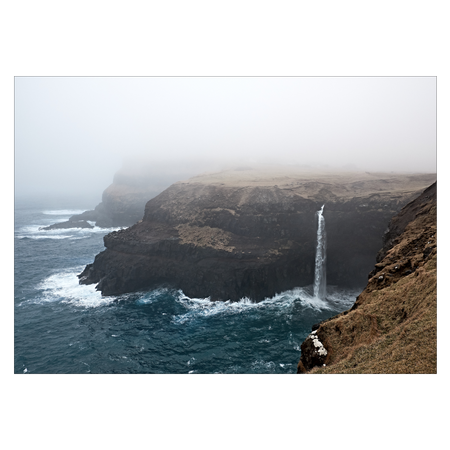 færøerne plakat kysten ved gasadalur og mulafossur vandfald