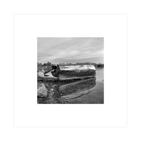 Fotokunst billede med en gammel slidt jolle