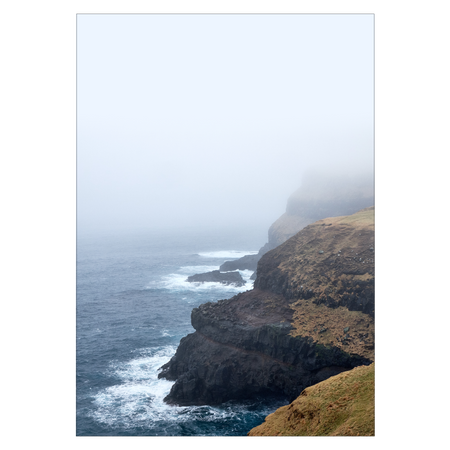 naturplakat med klippekysten ved gasadalur på færøerne