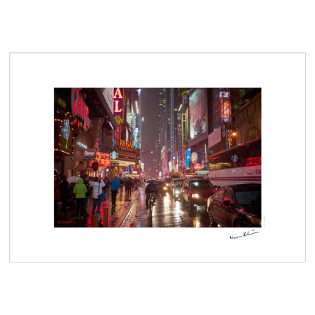 New York plakat med neonlys og regnvejr på 42nd Street