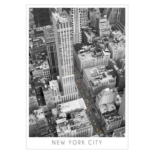 new york plakat - kig ned til gade fyldt med gule taxaer