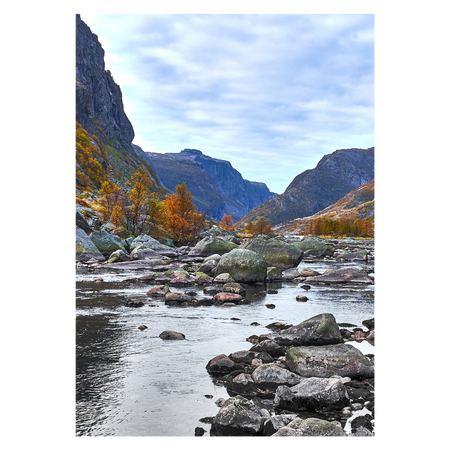 billede med norsk fotokunst af fjelde og flod