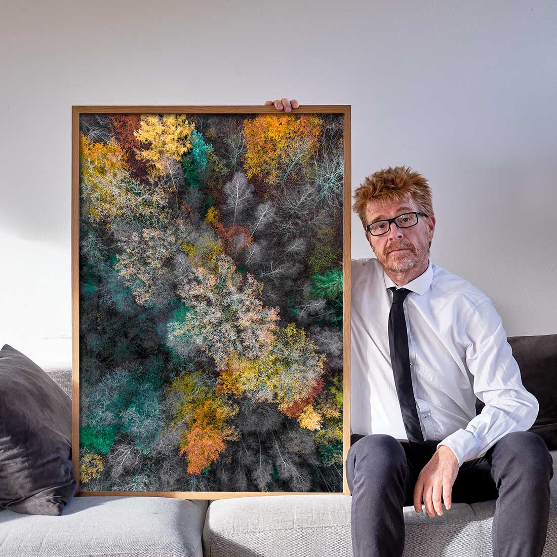 Plakatfar med en kunstfoto naturplakat med luftfoto
