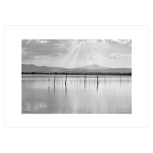 Sort-hvid fotokunst plakat med Trasimenosøen i havblik