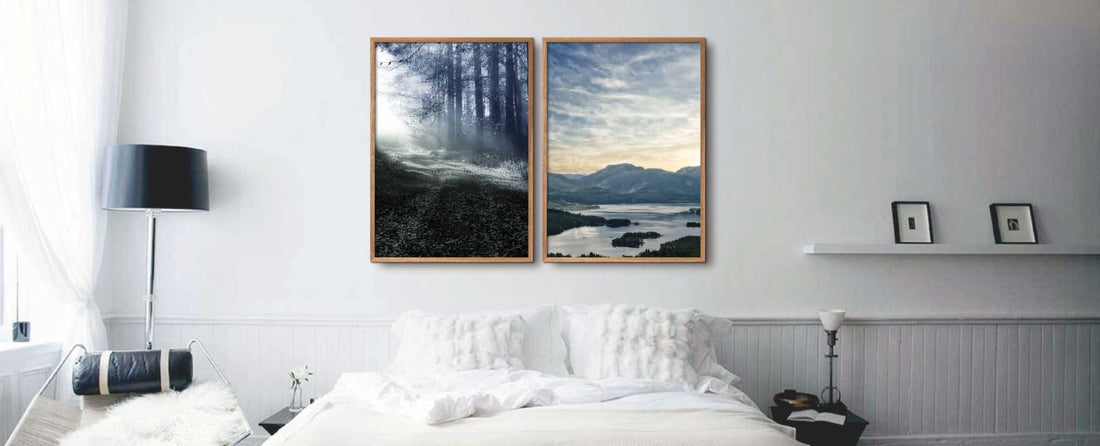 To naturplakater på en væg over en seng