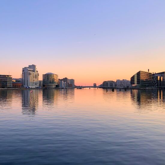 Foto taget fra langebro ned gennem Københavns Havn