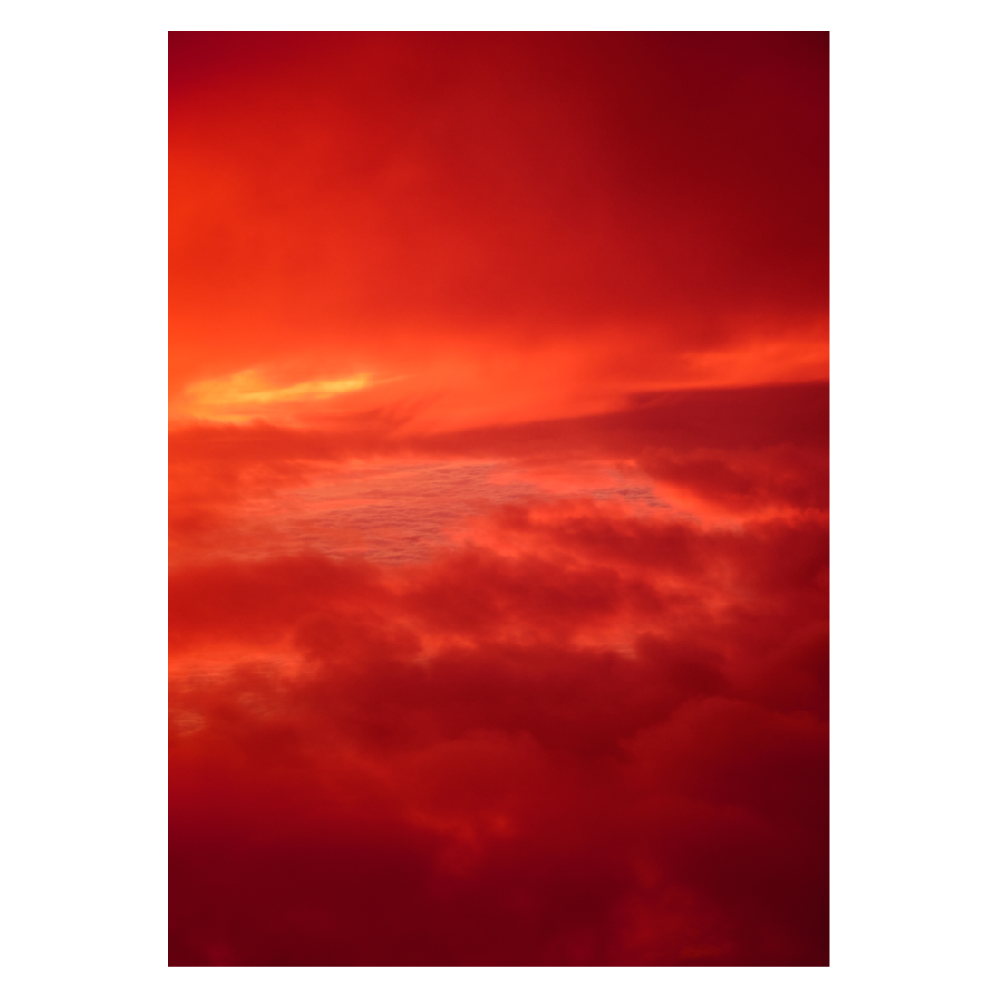 Fotokunst plakat med røde skyformationer