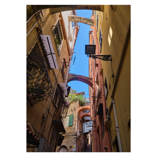 Italien plakat med La Pignas gamle gader og huse i Sanremo