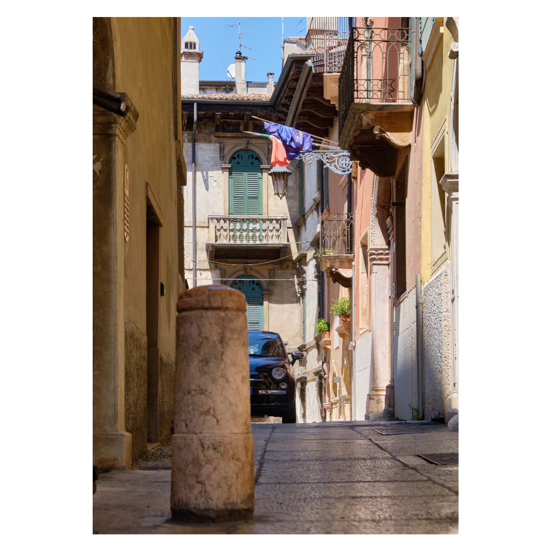 Italiensk byplakat med fiat 500 i Verona