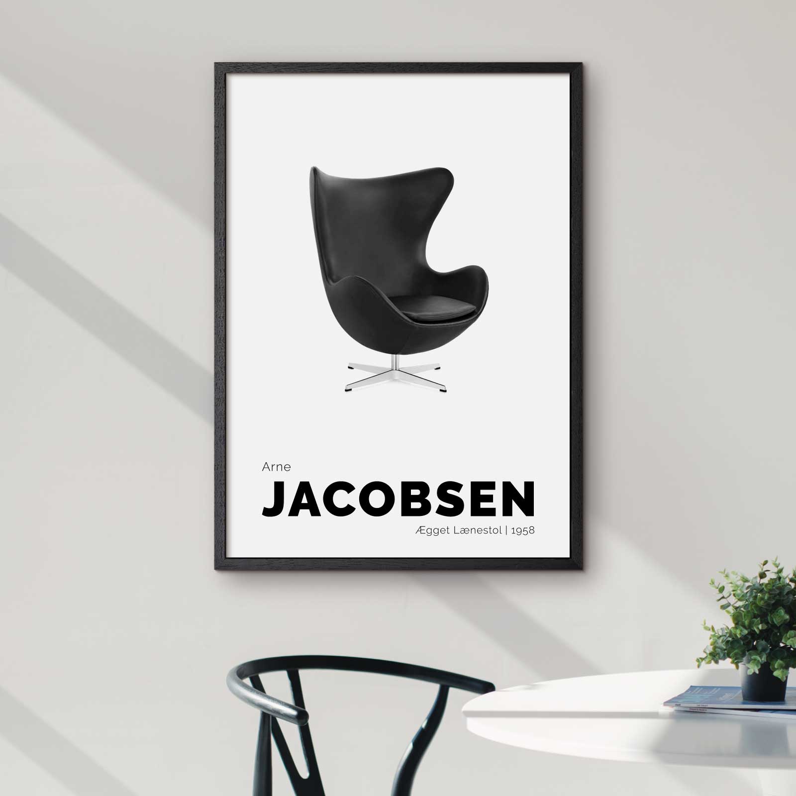 Plakat med dansk møbeldesign i Arne Jacobsens "Ægget"