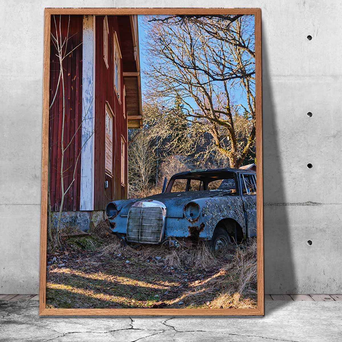 Plakat med gammel udskidt Mercedes vrag