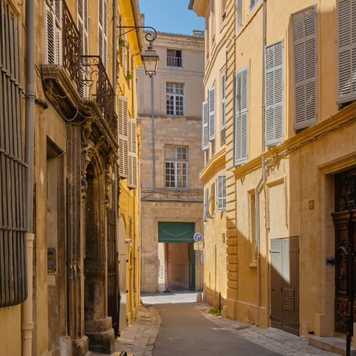 Udsnit af billede med gademotiv fra Aix en Provence