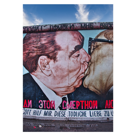 Berlin plakat med maleri af  Brezhnev og Honecker der kysser