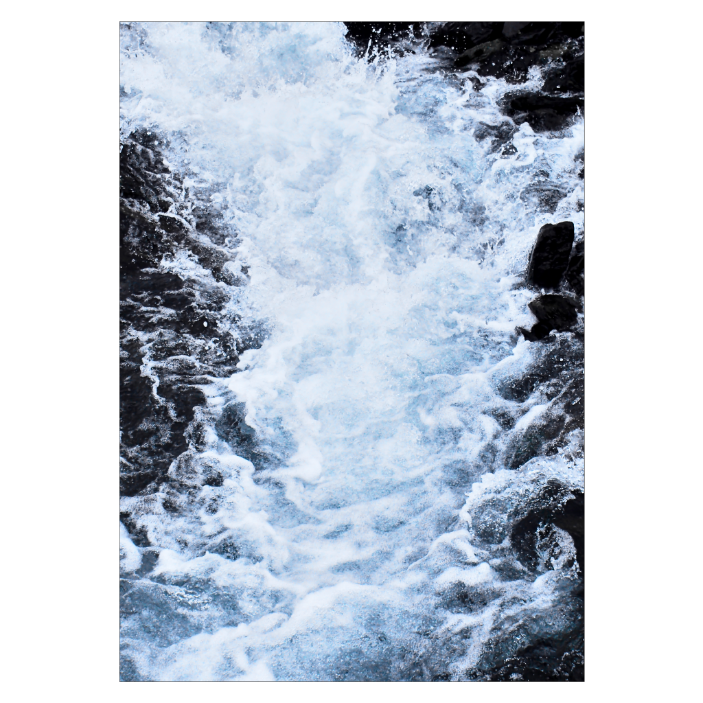 blå plakat med vildt fossende vand i en norsk elv