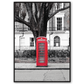 byplakat med en ikonisk rød London telefonboks på sort-hvid baggrund
