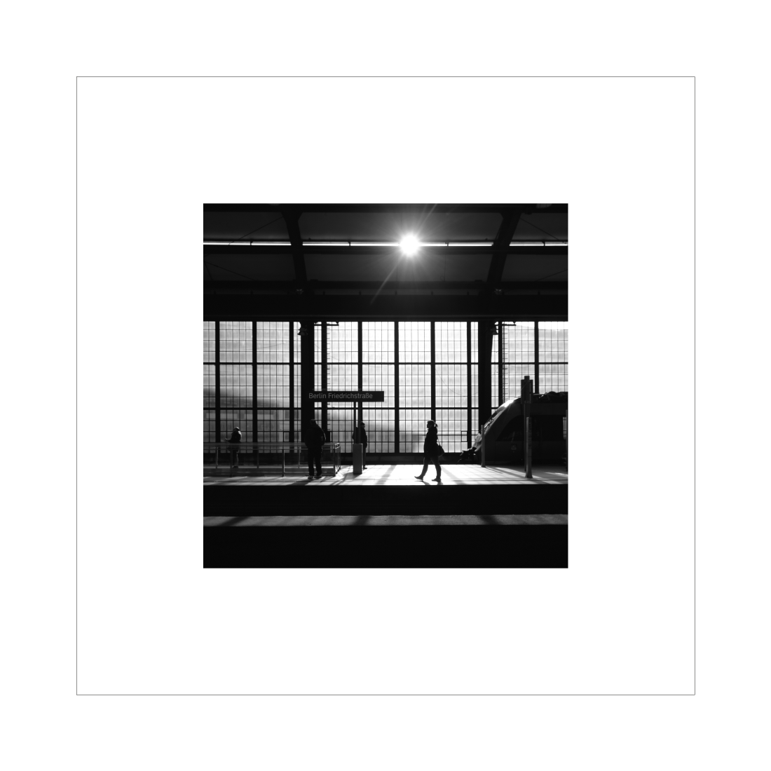 Kvadratisk sort-hvid fotokunst fra fotograferet iBerlin
