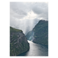 fotokunst plakat med solens stråler over Geiranger i Norge