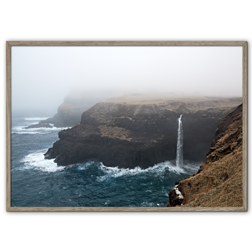 natur plakat klippe kysten ved gasadalur på færøerne