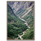 naturplakat med flodløb i dalen ved Vøringsfoss i norge