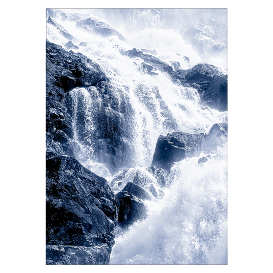 naturplakat i blå nuancer med vandfaldet låtefossen fra Norge