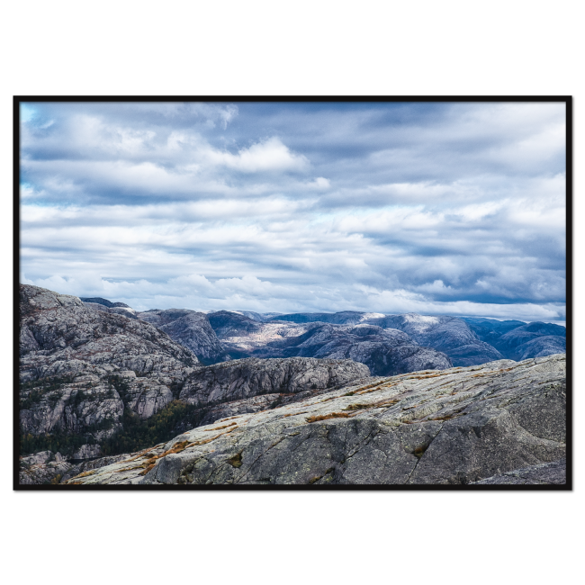 naturplakat med norsk bjerglandskab