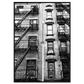 sort hvid plakat med typiske new york huse