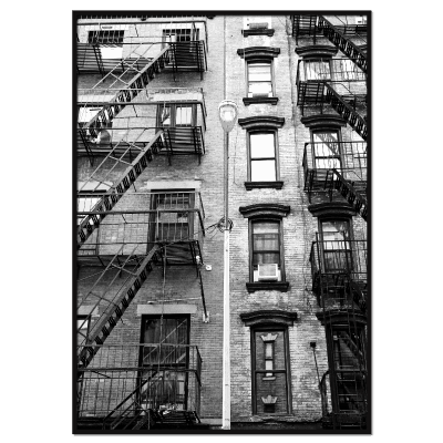 sort hvid plakat med typiske new york huse