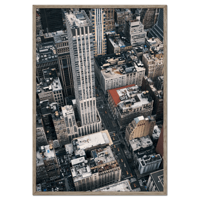 new york plakat med kig ned på gaderne under skyskraber