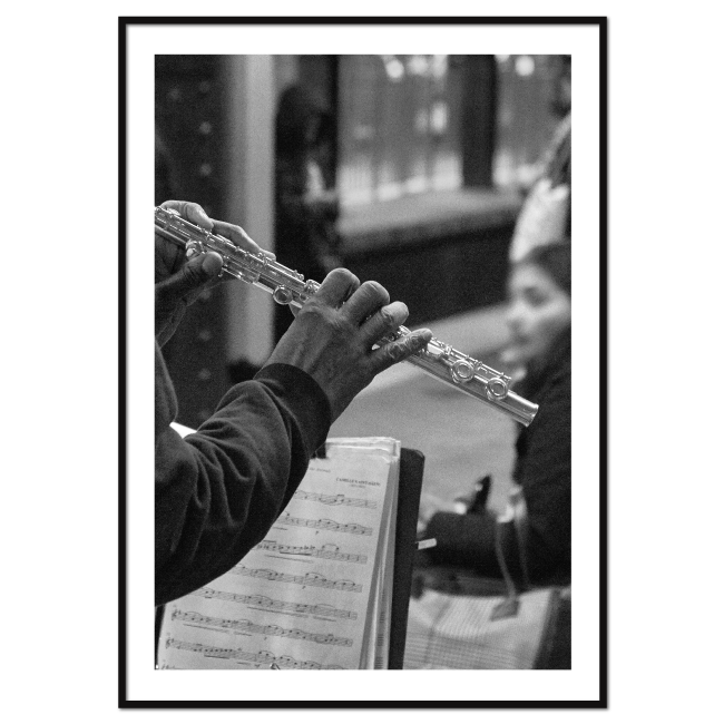 Sort-hvidt billede med fløjtespiller i New york